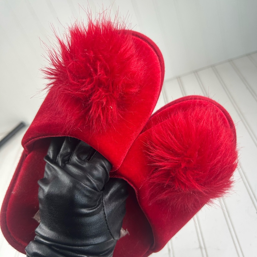 Victoria's Secret Fuzzy Faux Fur Pom Pom Slip On Slippers Women’s Size Small 5-6 - Picture 6 of 7